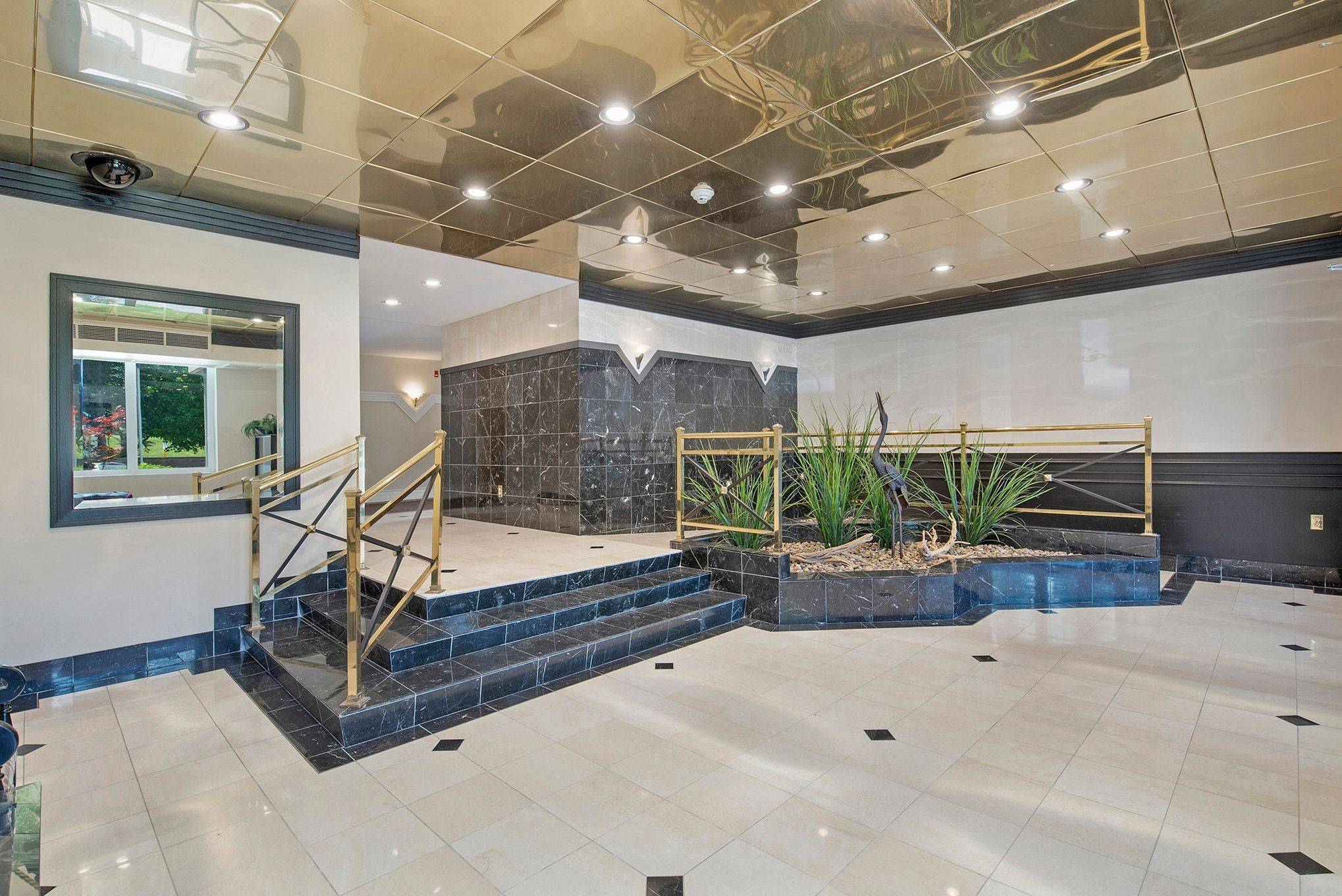3099 Carling AVE #305, Crystal Bay - Rocky Point - Bayshore, ON K2H 5A6