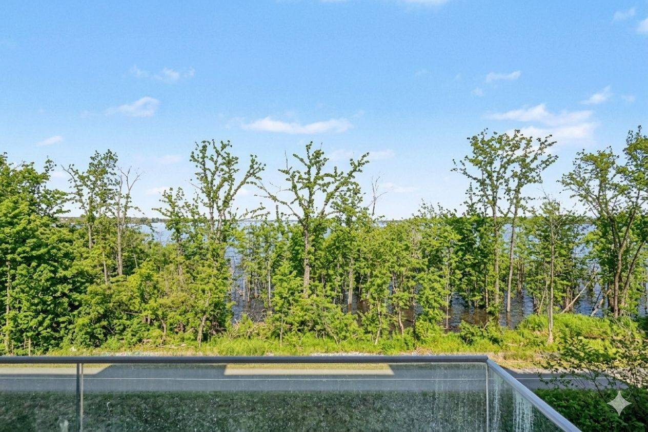 3099 Carling AVE #305, Crystal Bay - Rocky Point - Bayshore, ON K2H 5A6