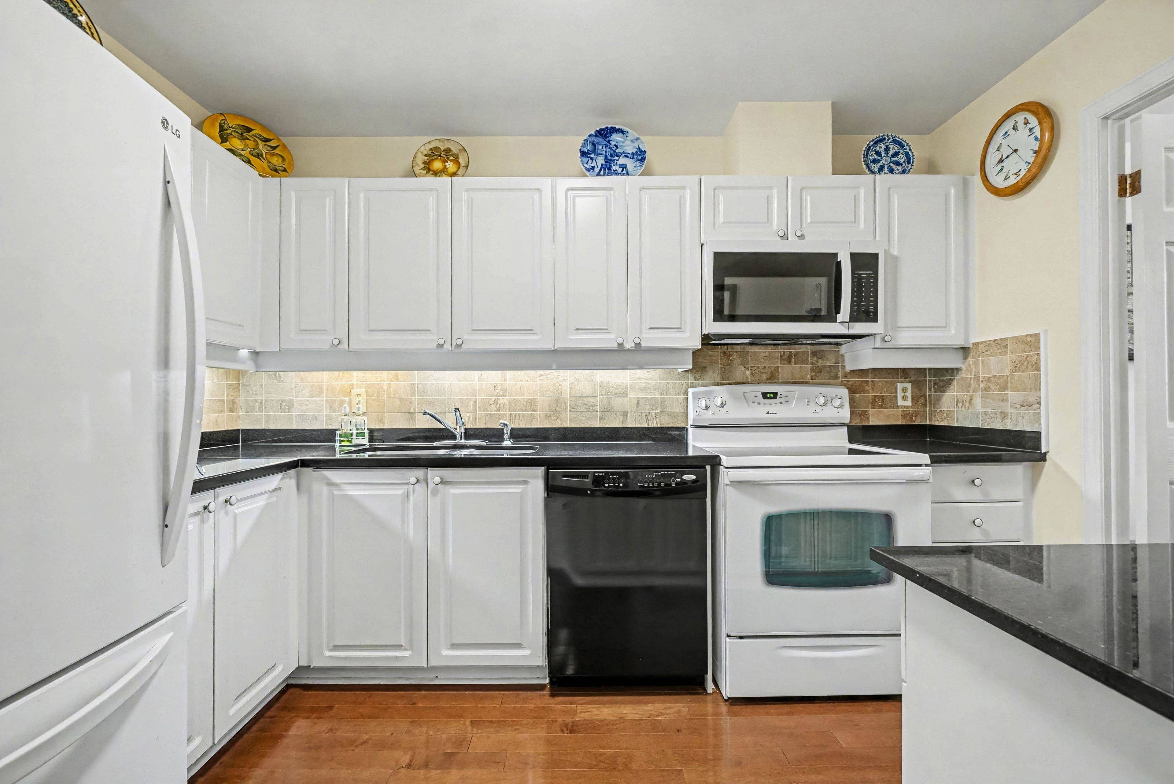 3099 Carling AVE #305, Crystal Bay - Rocky Point - Bayshore, ON K2H 5A6