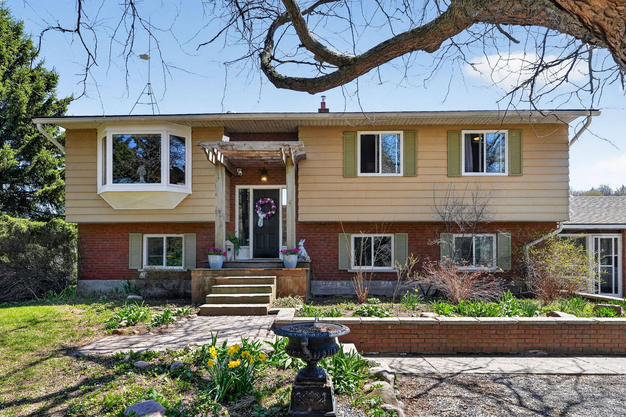 2021 County  3 RD, Prince Edward County, ON K0K 1L0