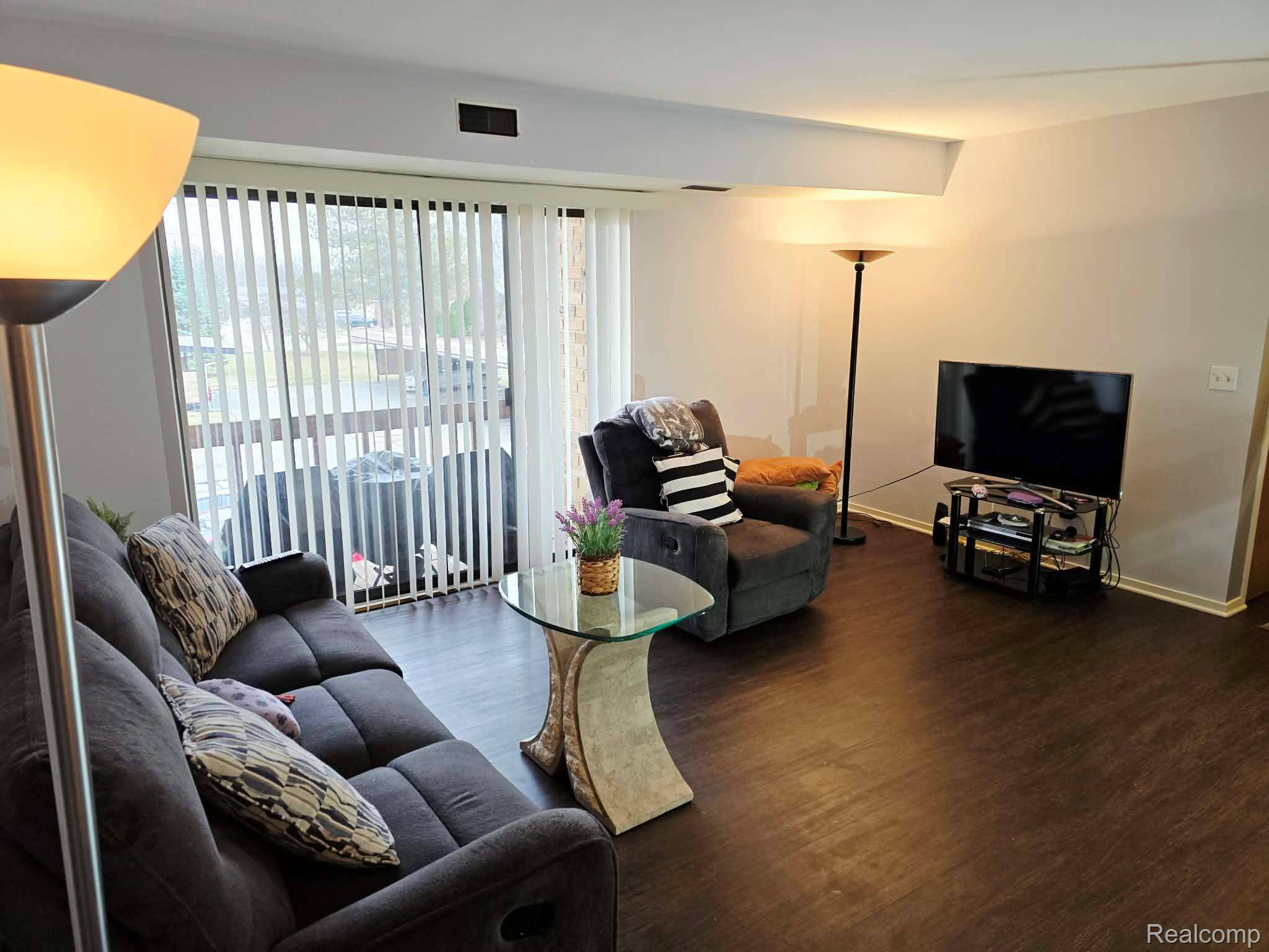 29564 Clarita ST, Livonia, MI 48152