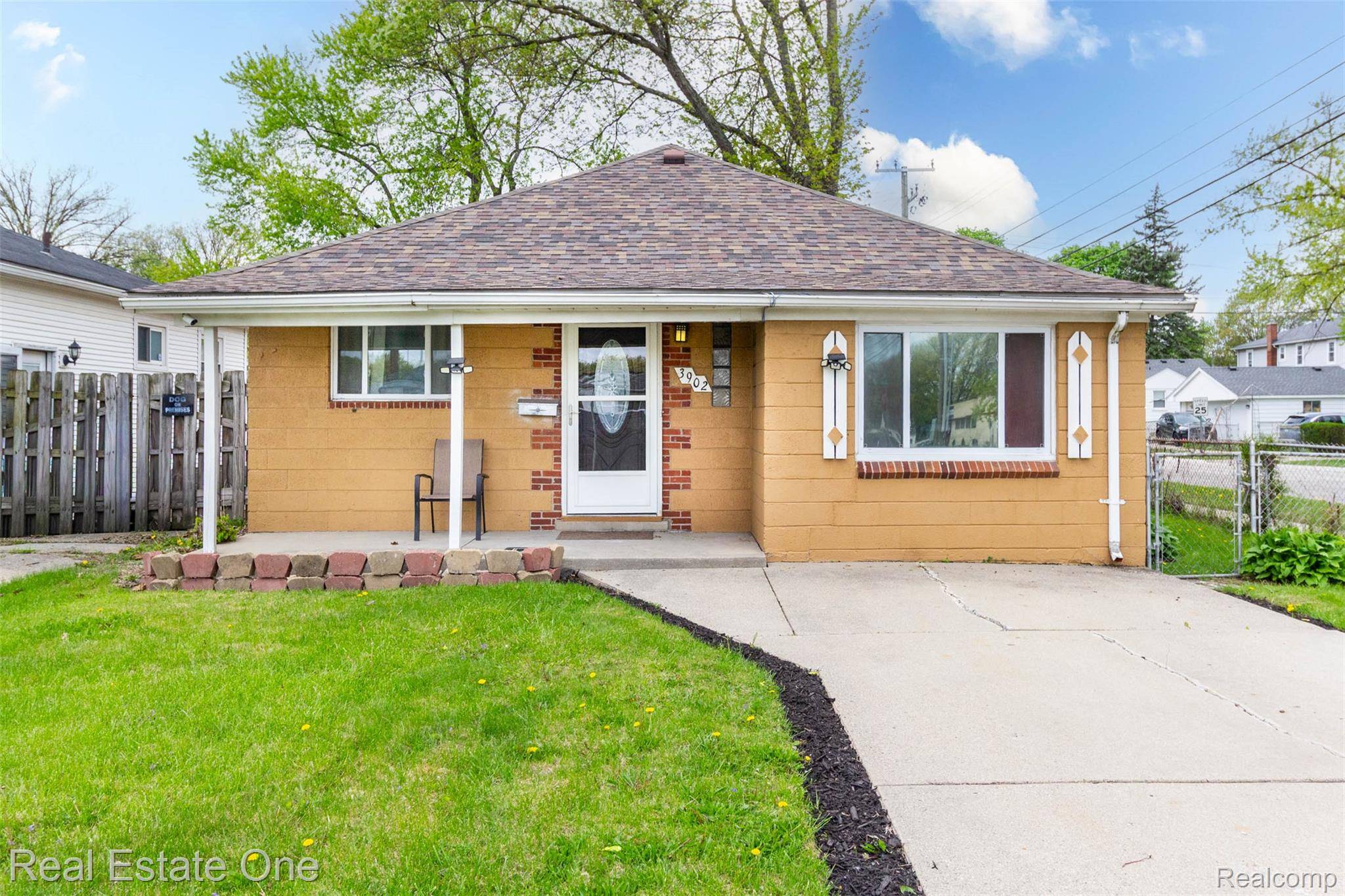 3902 Ziegler ST, Dearborn Heights, MI 48125