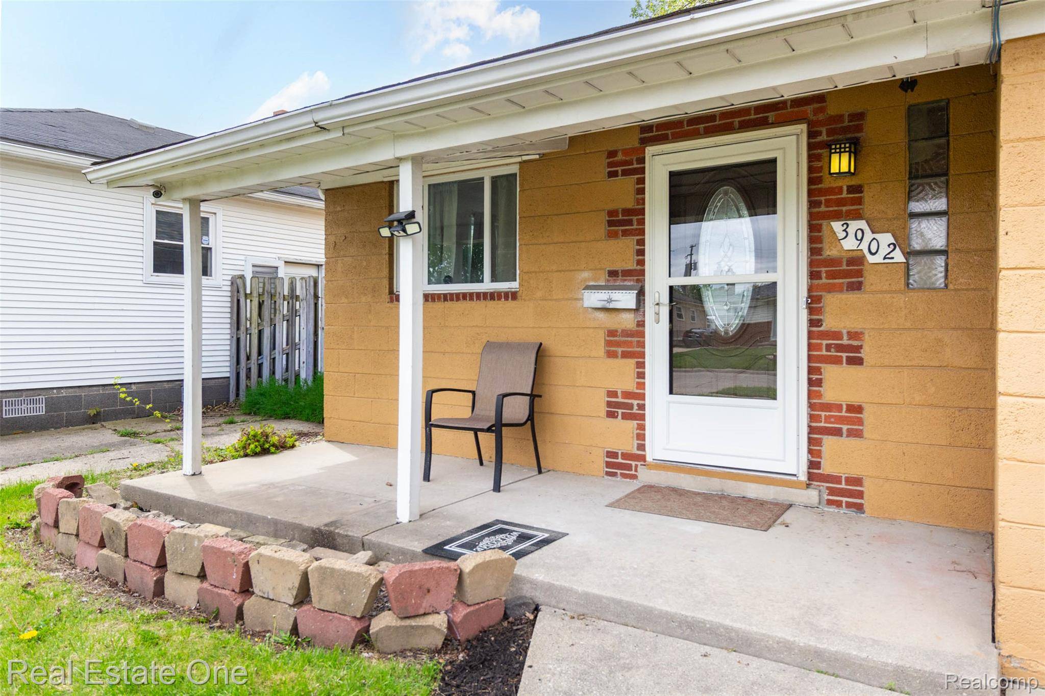 3902 Ziegler ST, Dearborn Heights, MI 48125