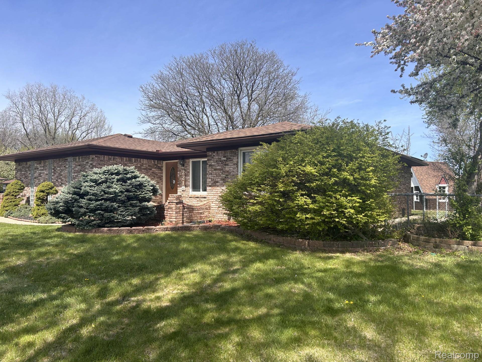 2219 Belmont DR, Sterlingheightscity_macomb, MI 48310