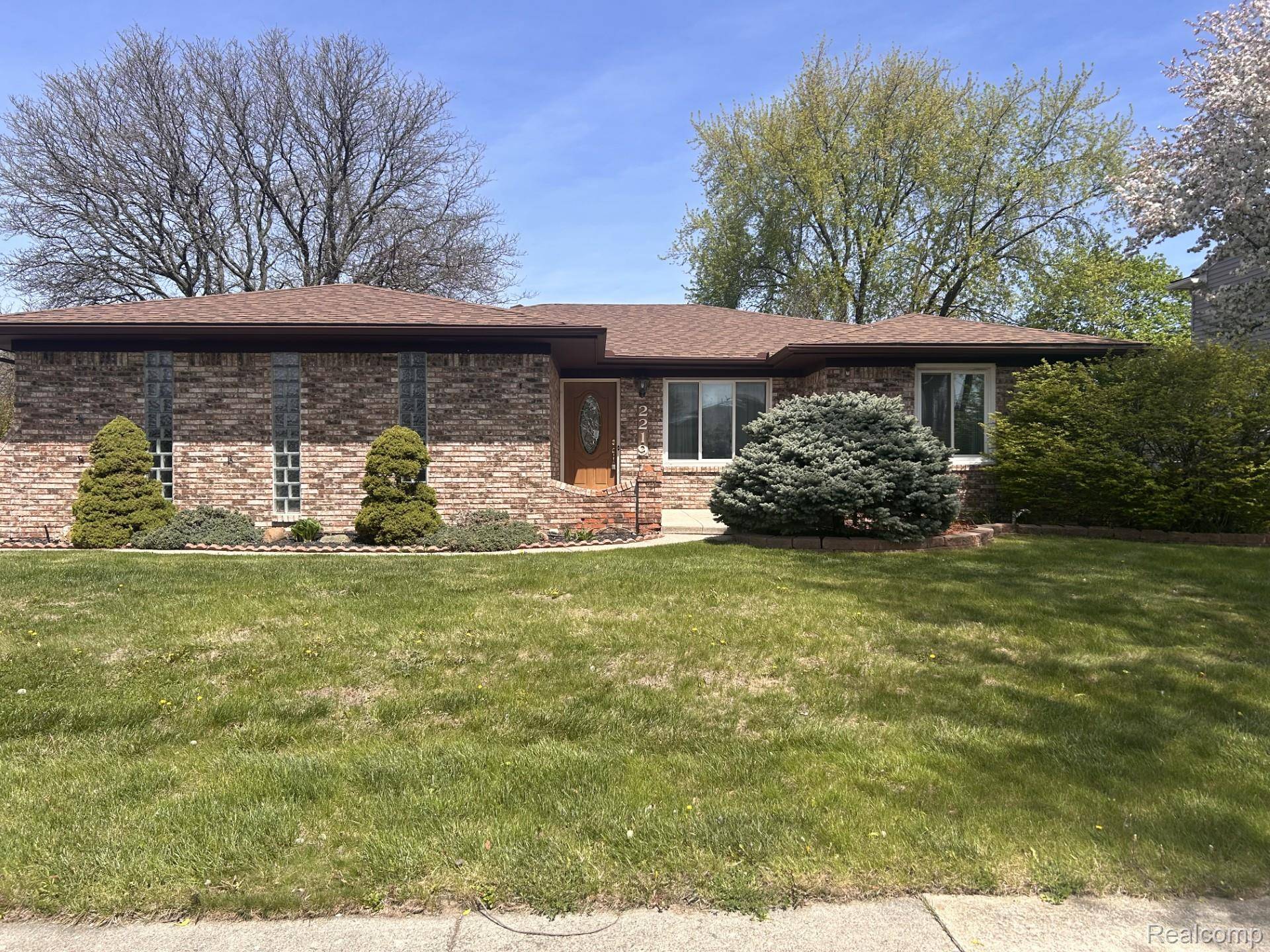 2219 Belmont DR, Sterlingheightscity_macomb, MI 48310