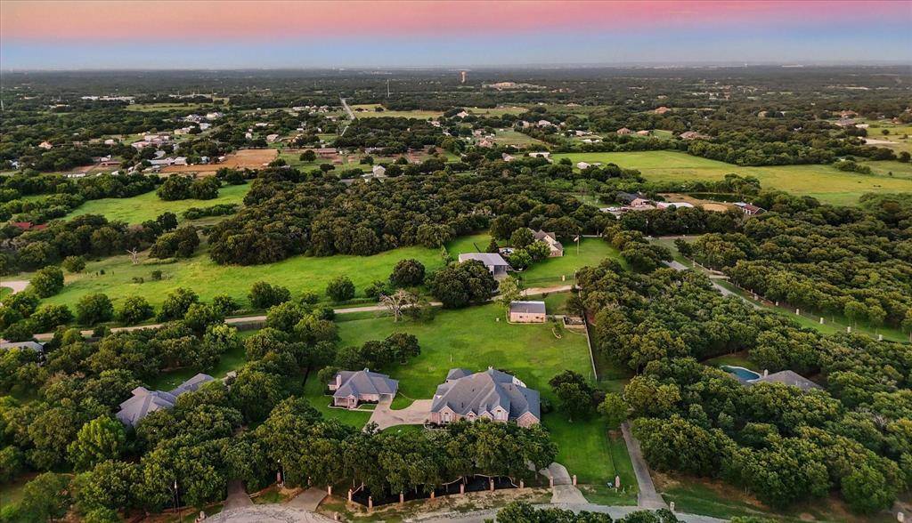 105 Enchanted Court N, Burleson, TX 76028