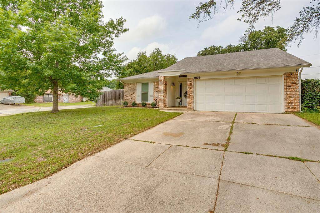 2135 Reverchon Drive, Arlington, TX 76017