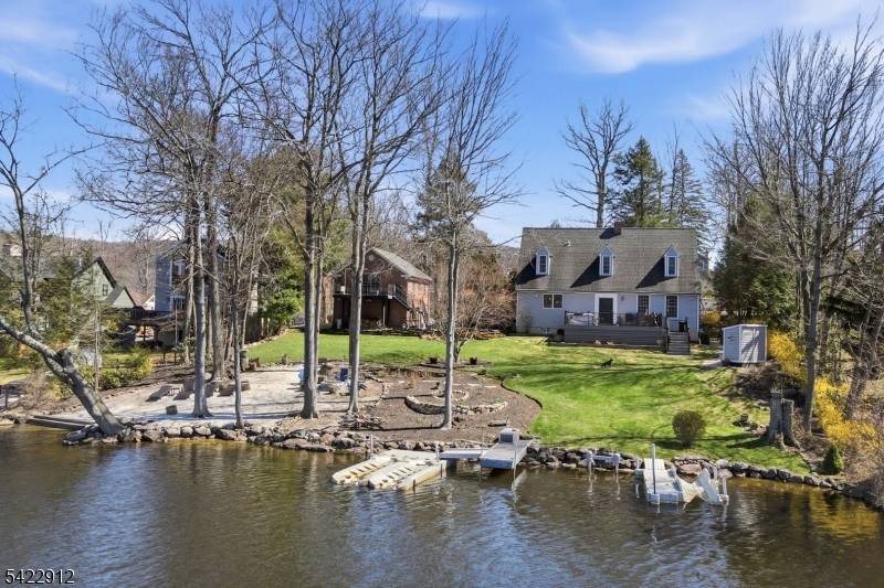 173 Point Breeze Dr, West Milford Twp., NJ 07421