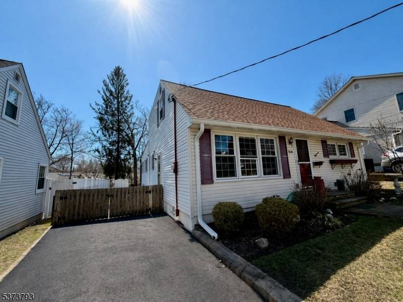 510 Albermarle St, Rahway City, NJ 07065