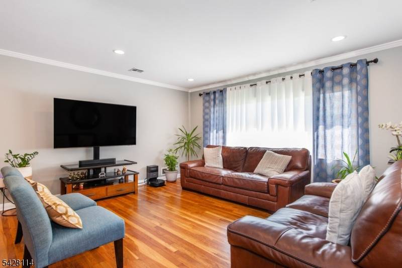 24 Lennon Place, Clifton City, NJ 07013