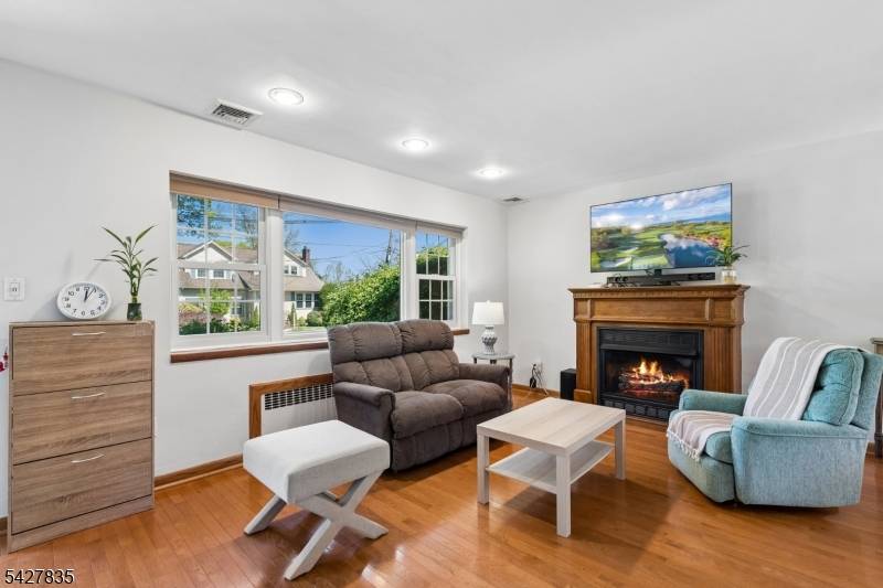 451 Pine Ave, Garwood Boro, NJ 07027