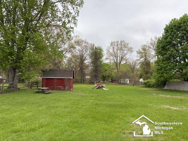 3950 W Sterns RD, Lambertville, MI 48144