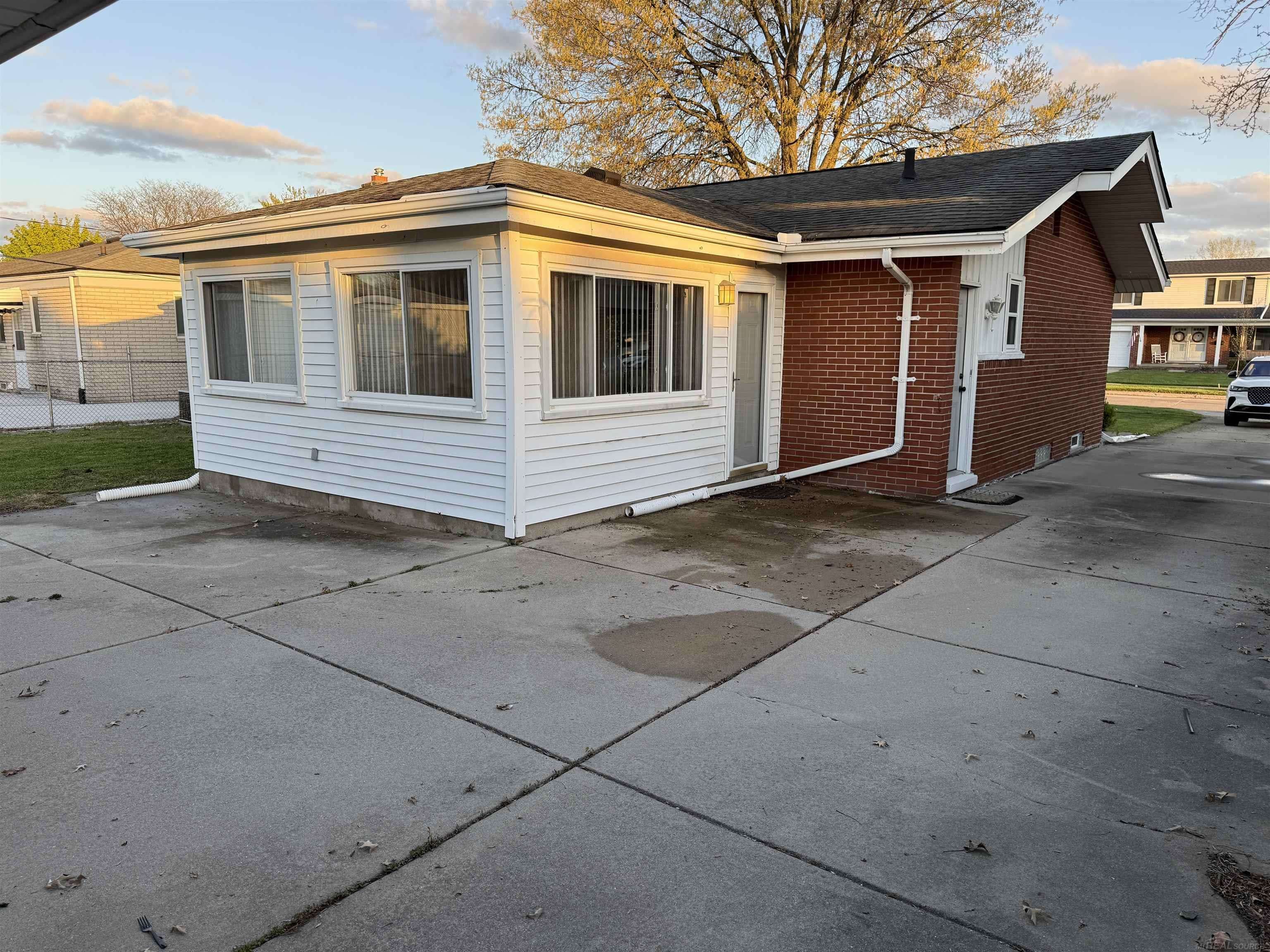 11641 Brougham DR, Sterling Heights, MI 48312