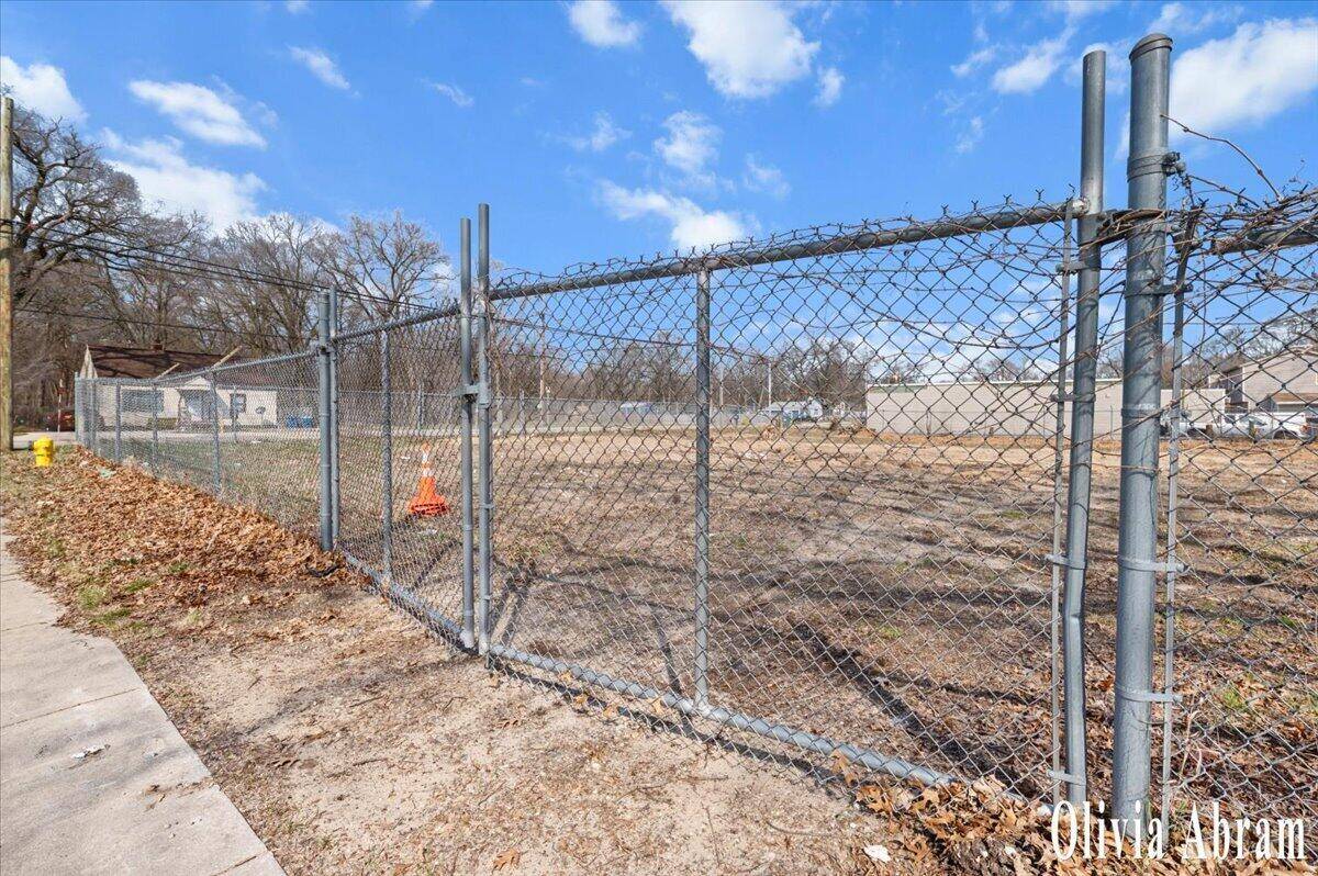 1263 E Broadway AVE, Norton Shores City, MI 49444