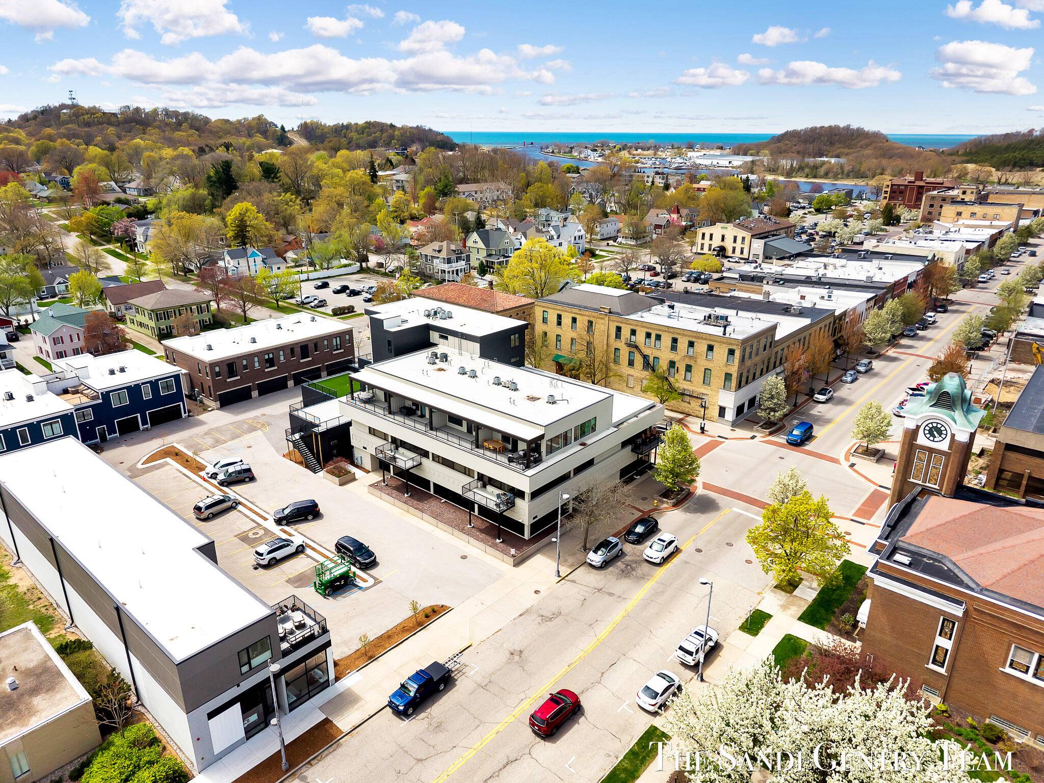 300 Washington AVE #3, Grandhavencity_ottawa, MI 49417