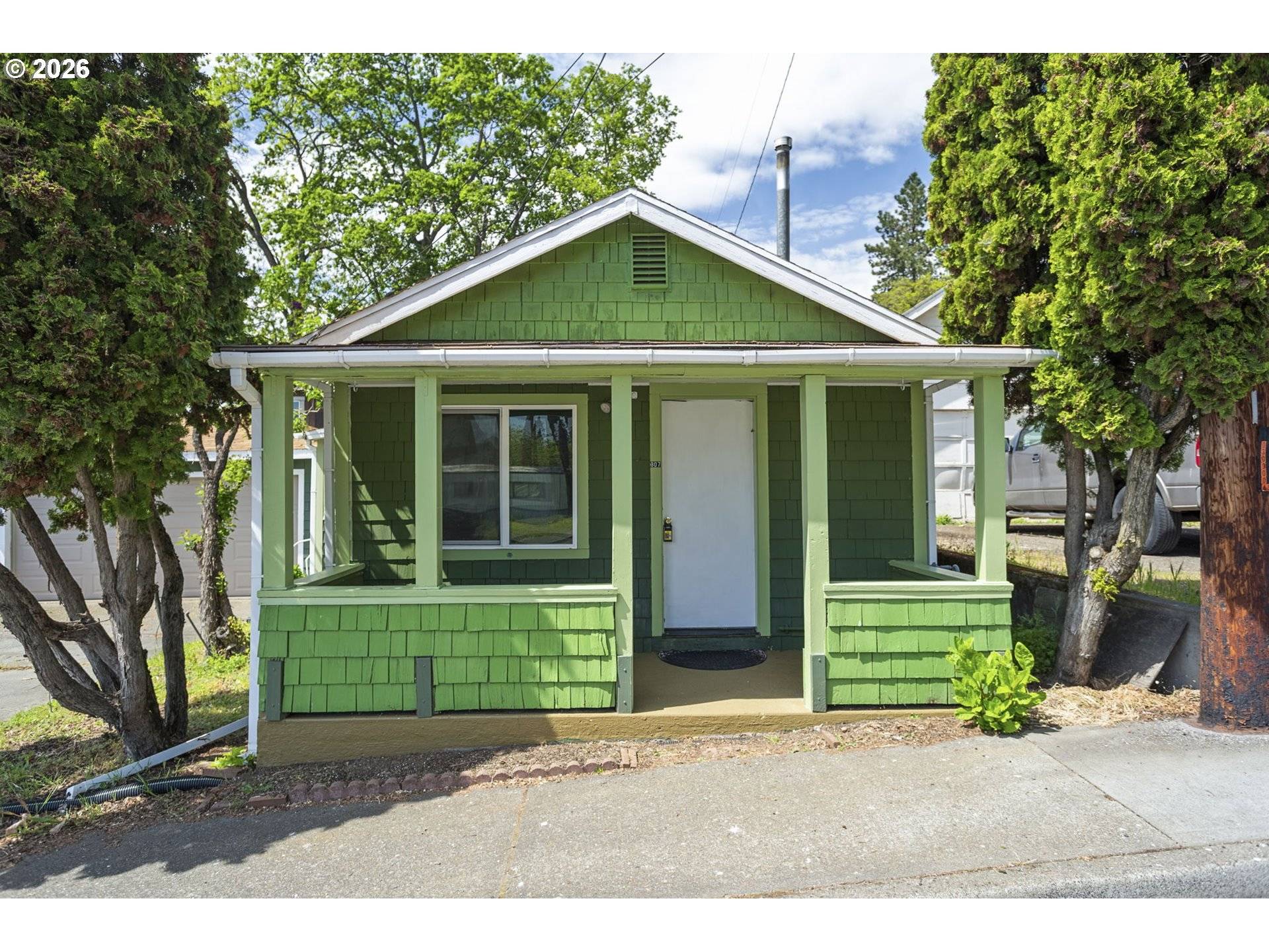307 N ASH ST, Bingen, WA 98605