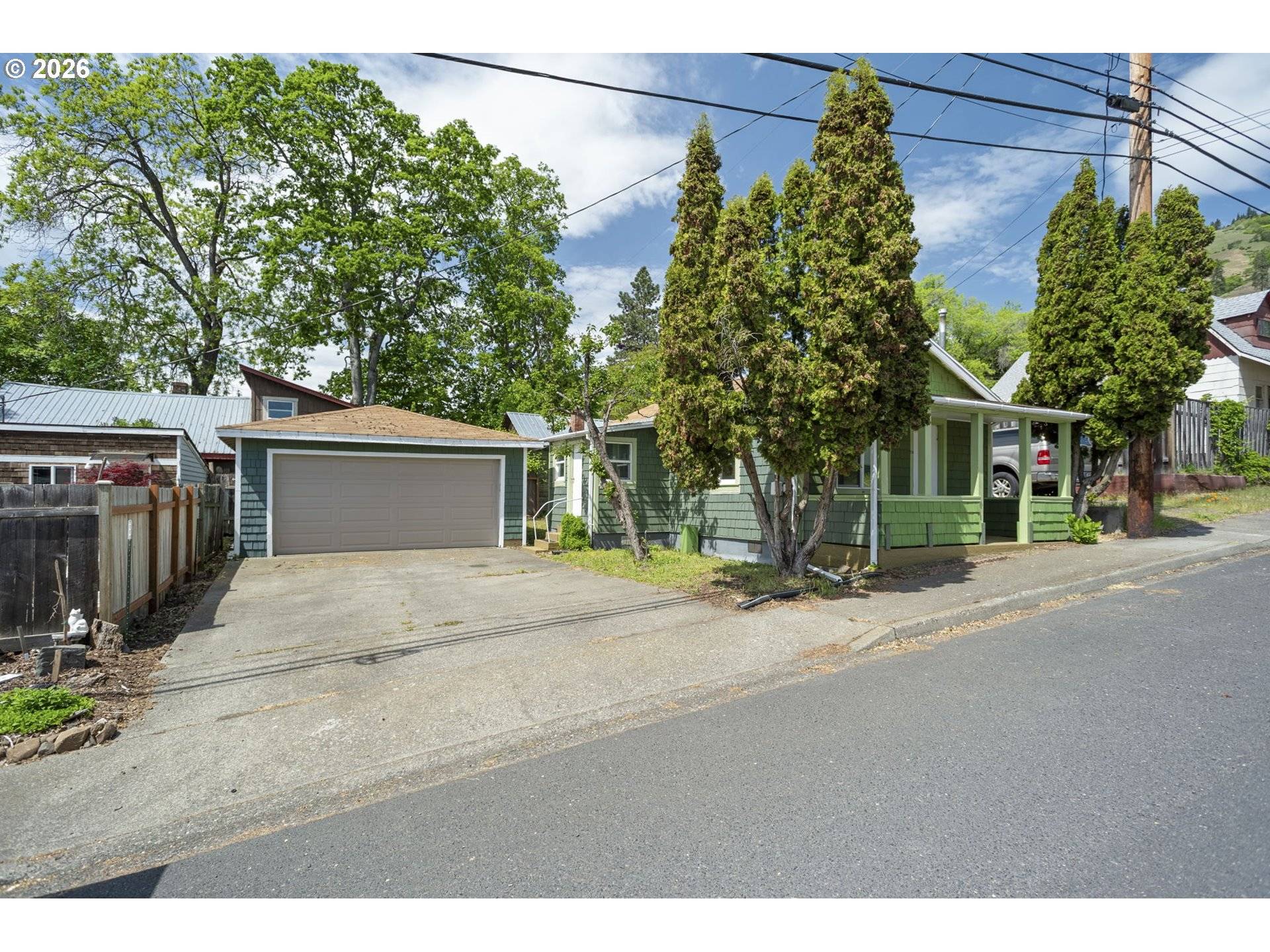 307 N ASH ST, Bingen, WA 98605