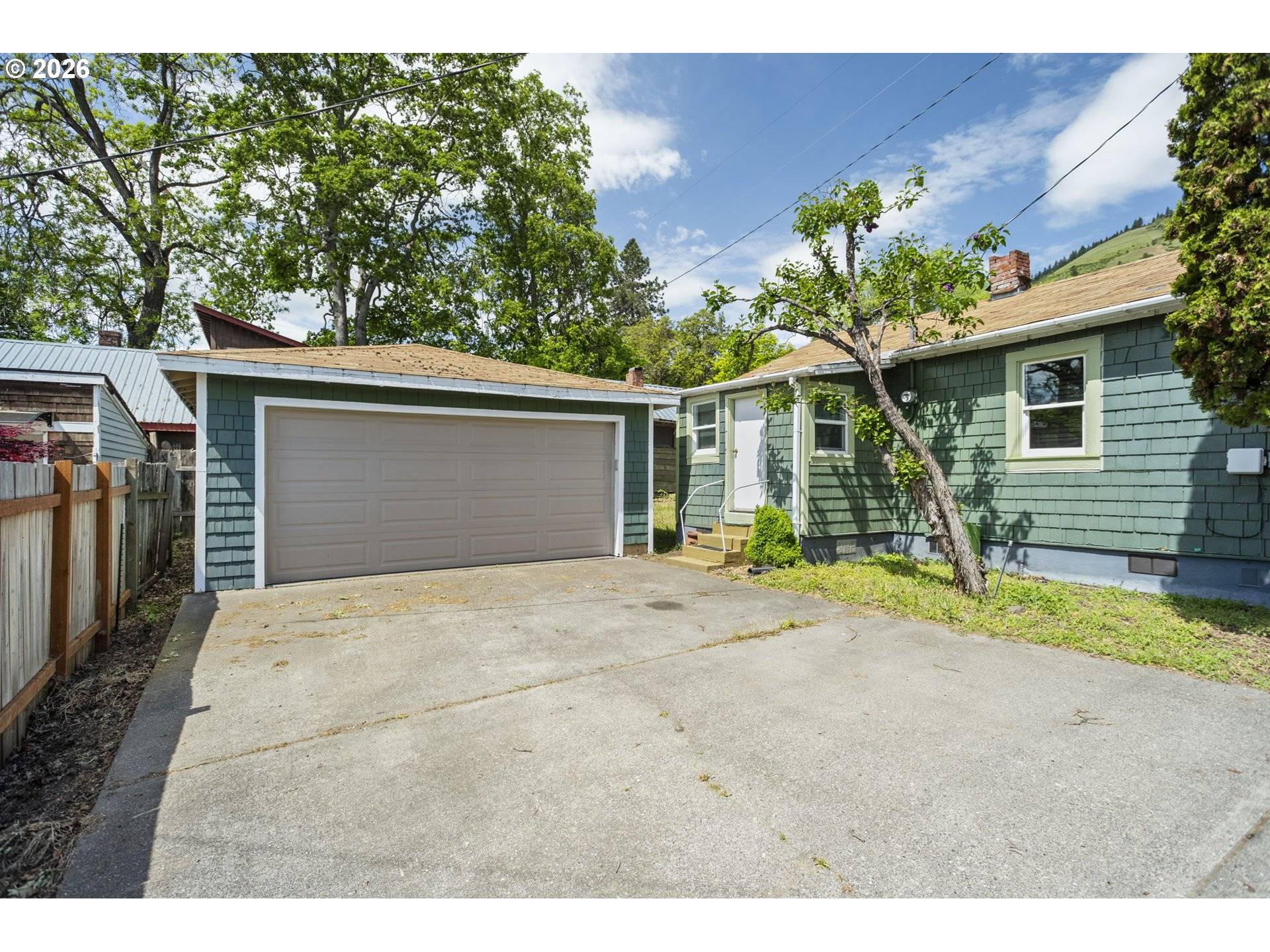 307 N ASH ST, Bingen, WA 98605