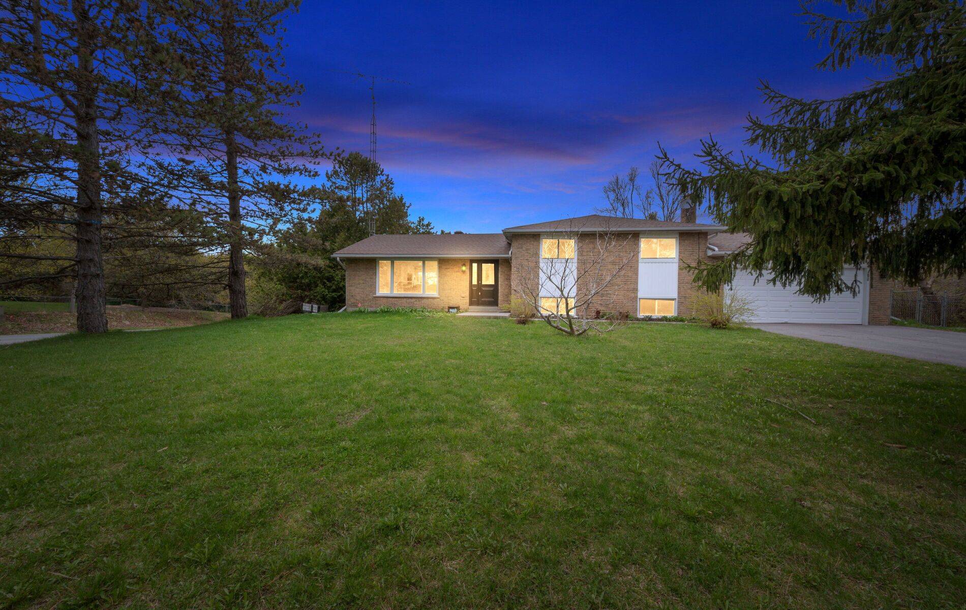 12 Simon DR, Adjala-tosorontio, ON L0G 1L0