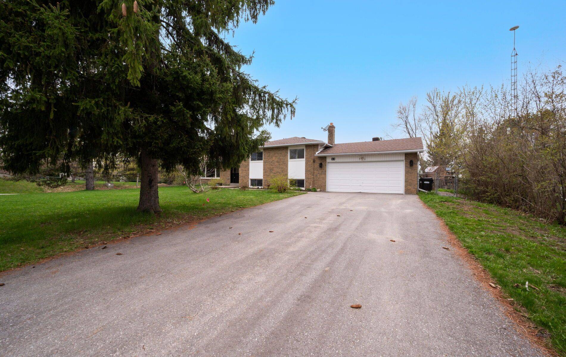 12 Simon DR, Adjala-tosorontio, ON L0G 1L0