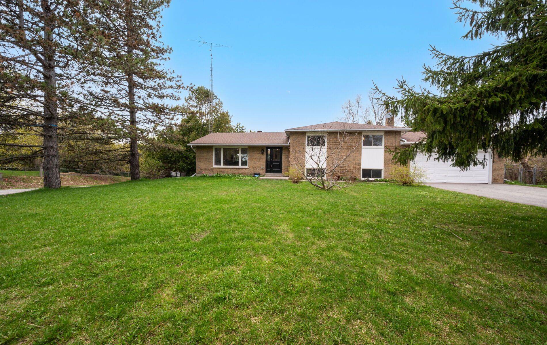12 Simon DR, Adjala-tosorontio, ON L0G 1L0