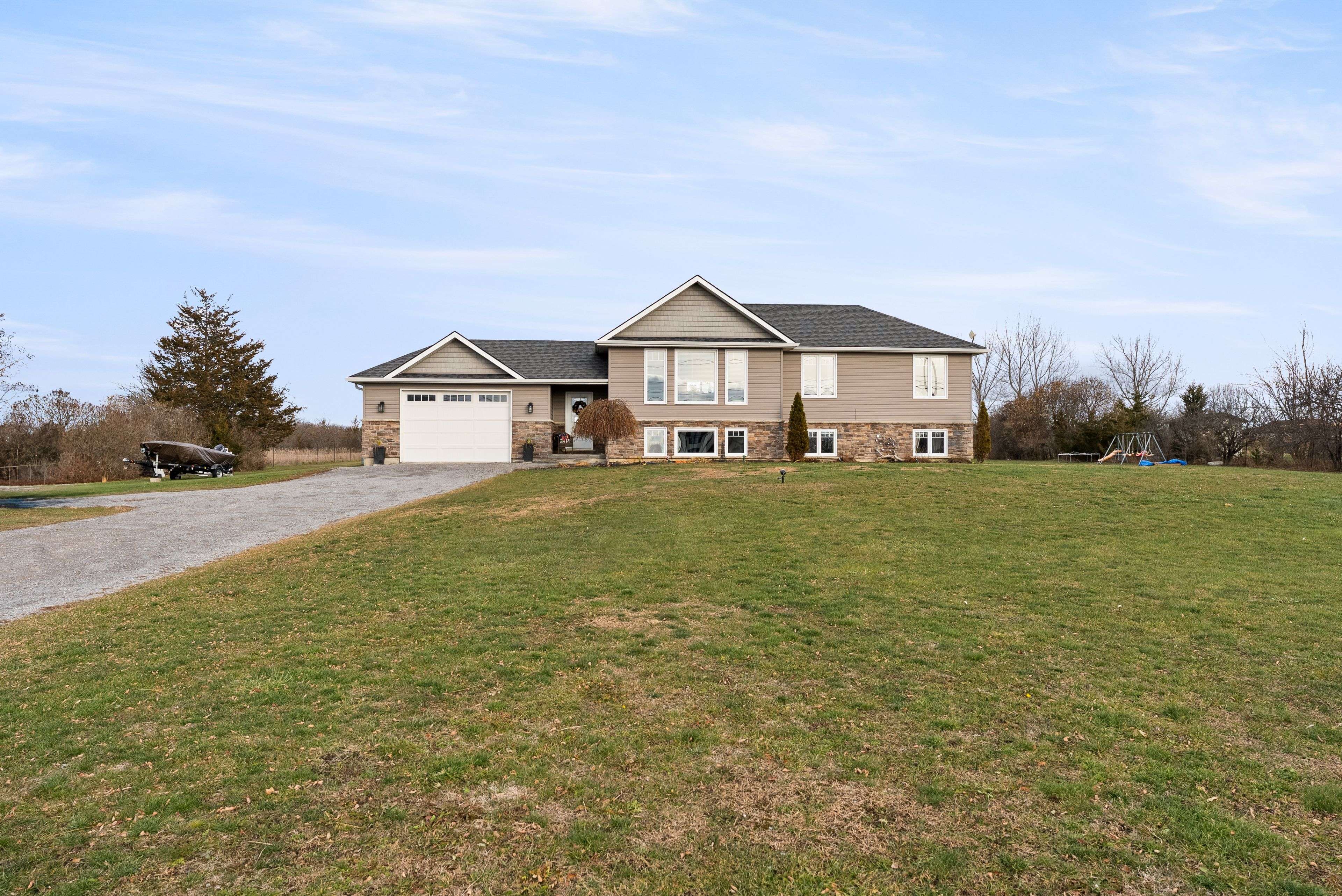 20846 Loyalist Pkwy, Prince Edward County, ON K0K 1T0