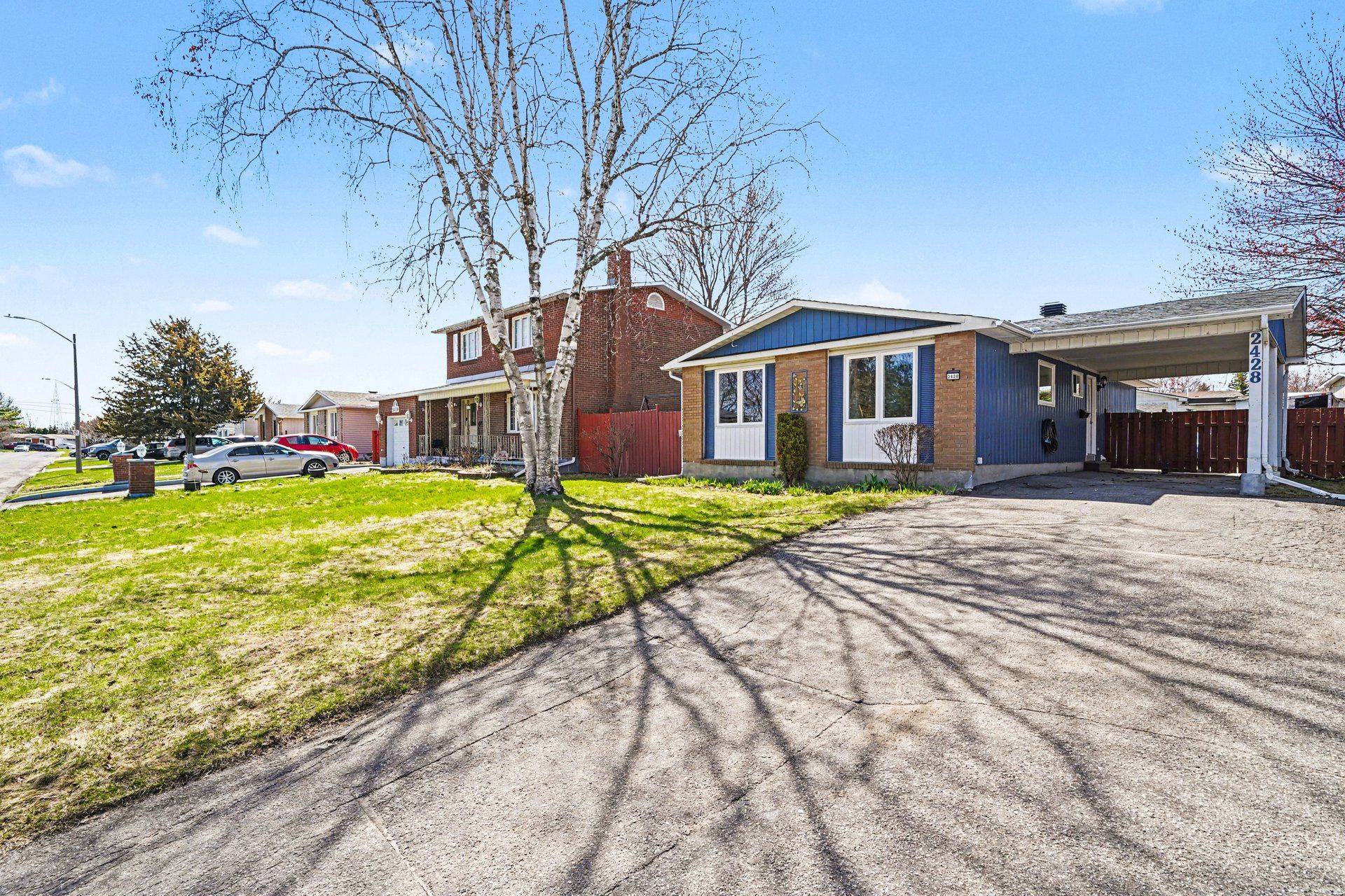 2428 BLACKSTONE CRES, Elmvale Acres And Area, ON K1B 4H2
