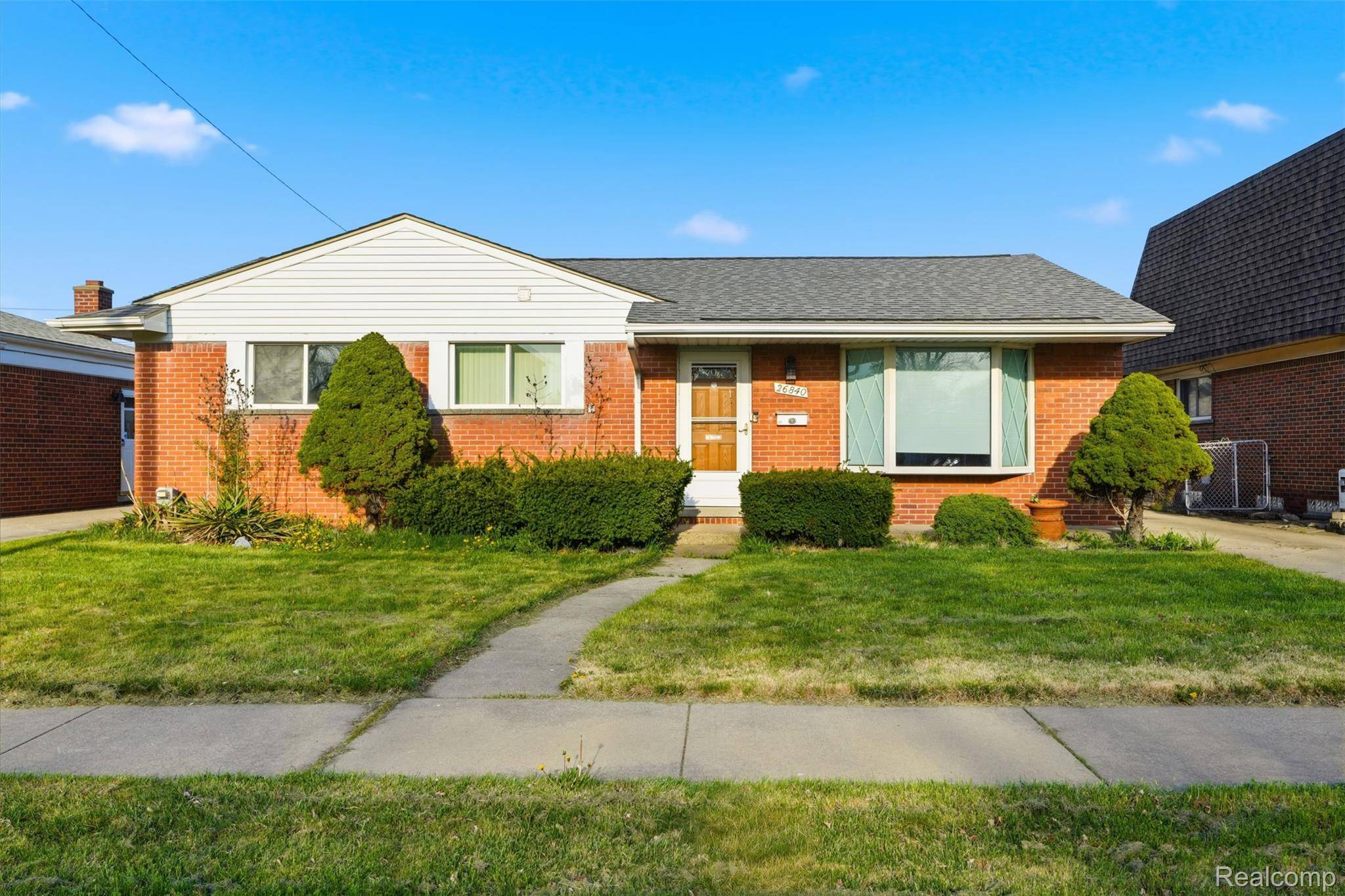 26840 Merideth Dr, Warren, MI 48091