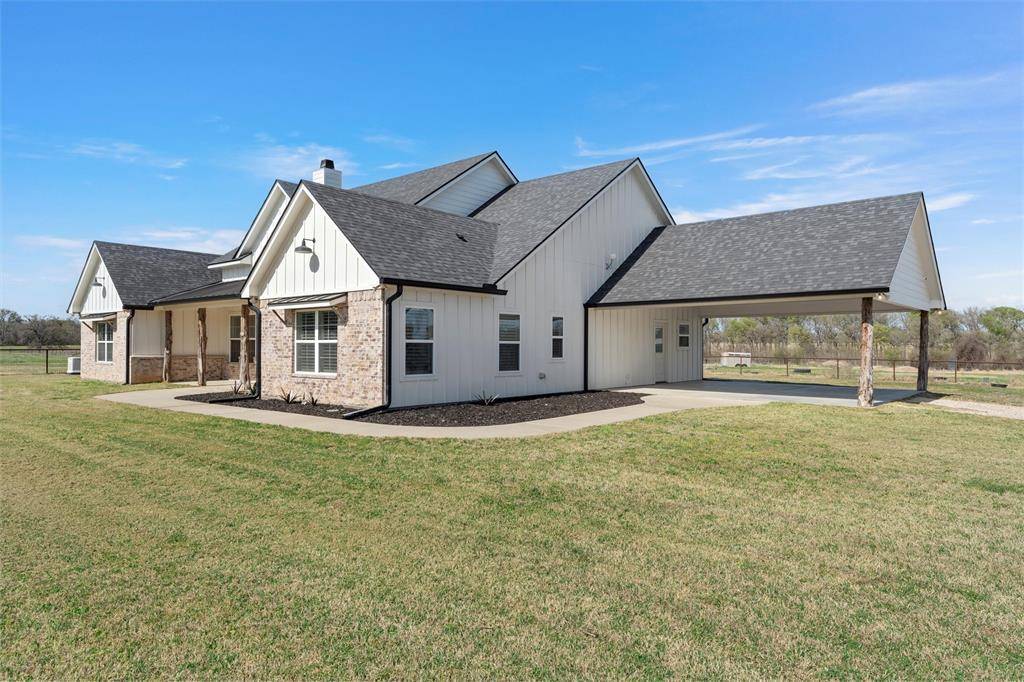 399 Satin Rd, Chilton, TX 76632