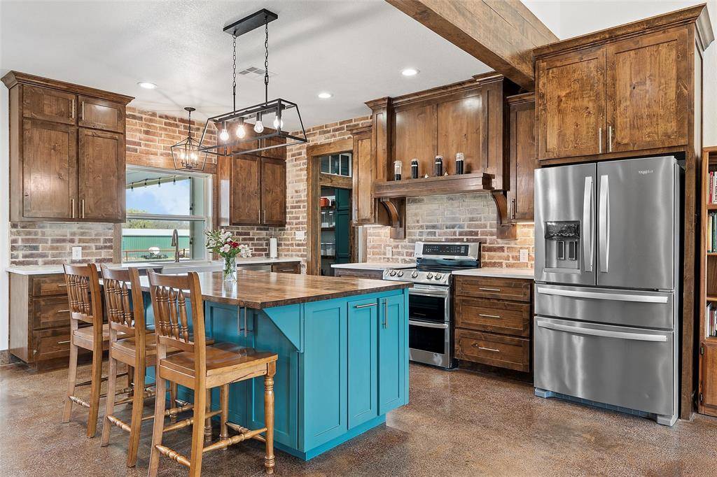 399 Satin Rd, Chilton, TX 76632