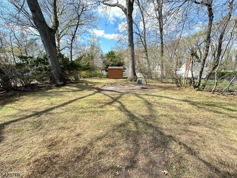 24 Willow St, Bergenfield Boro, NJ 07621