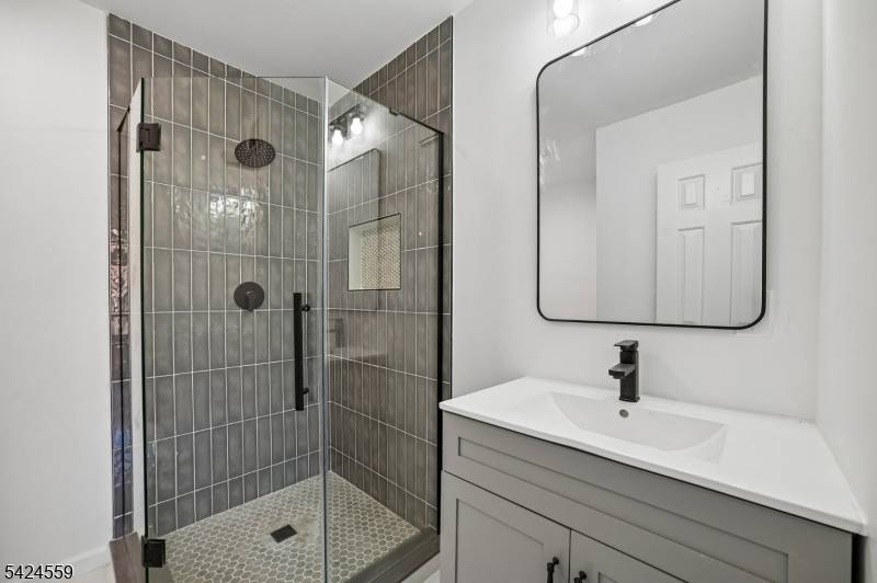 3 Amy Ct, Lebanon Boro, NJ 08833