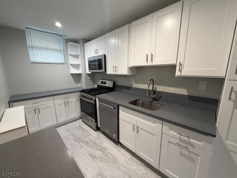 100 E Palisade Ave, Englewood City, NJ 07631
