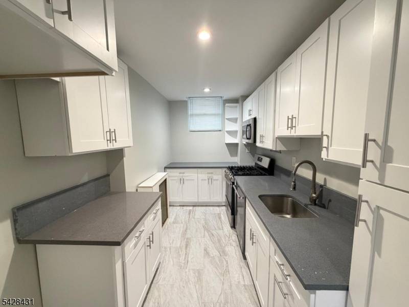 100 E Palisade Ave, Englewood City, NJ 07631