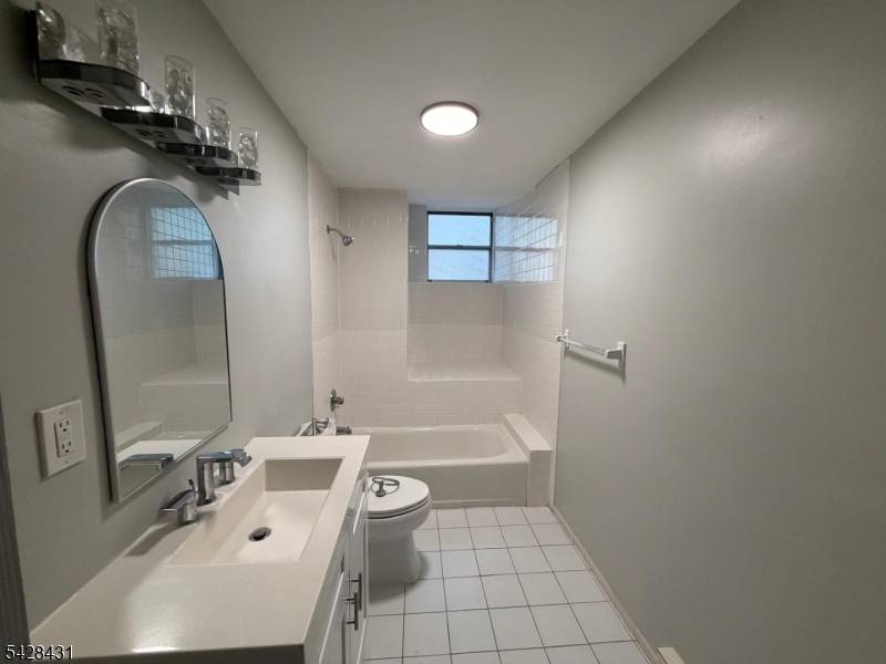 100 E Palisade Ave, Englewood City, NJ 07631
