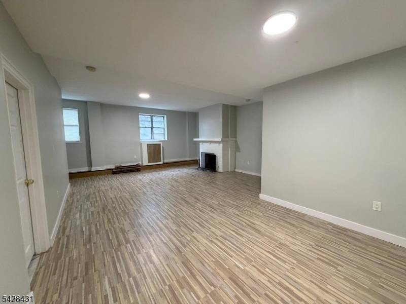 100 E Palisade Ave, Englewood City, NJ 07631