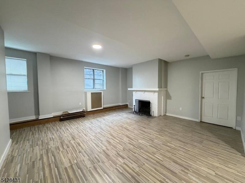 100 E Palisade Ave, Englewood City, NJ 07631