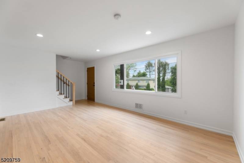 54 Park Ter, Caldwell Boro Twp., NJ 07006