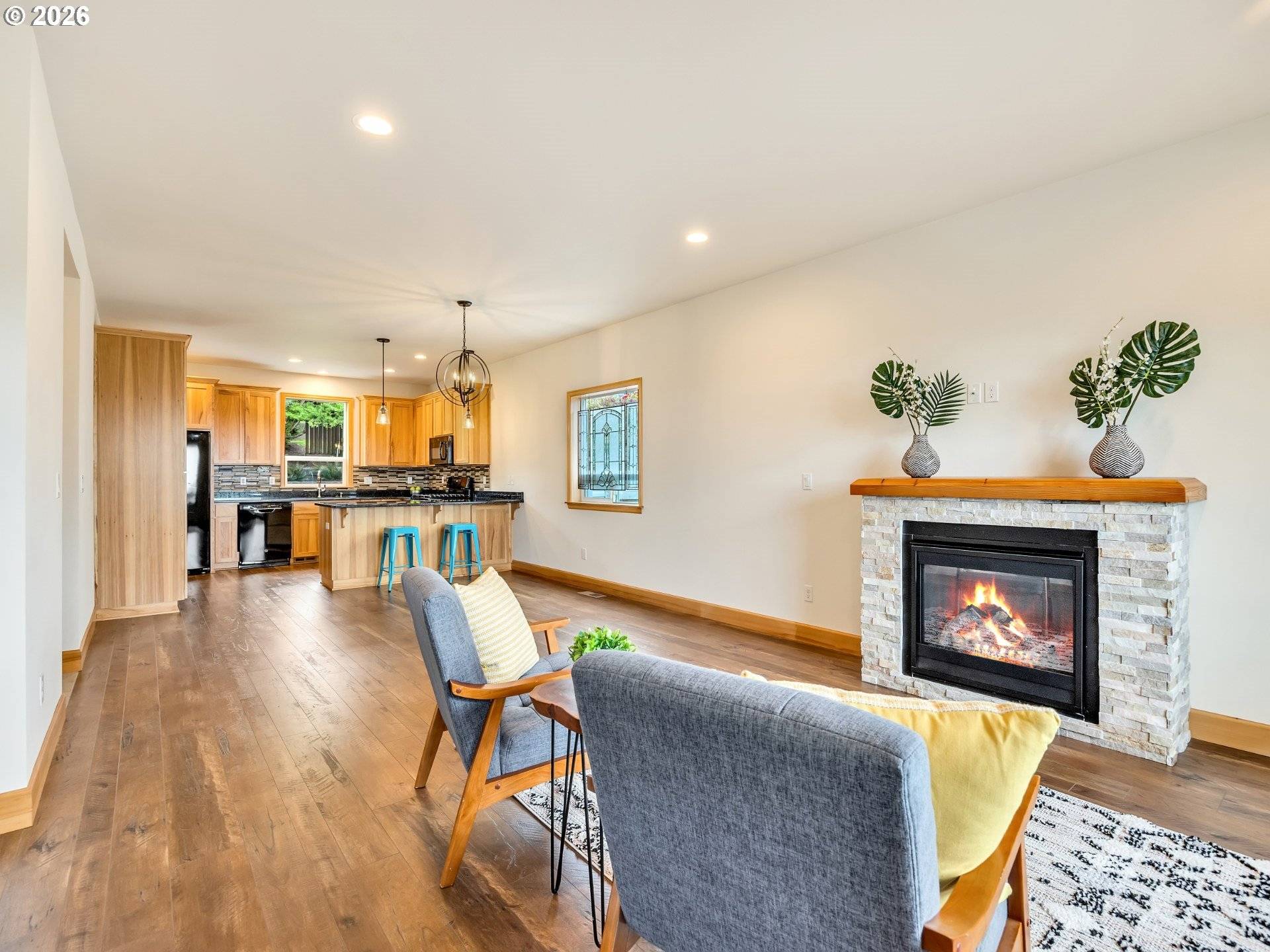 423 CHINOOK AVE, Astoria, OR 97103