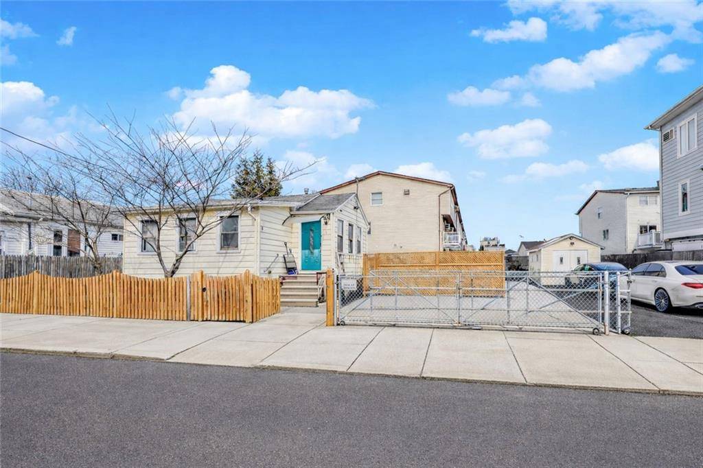 5 Milbank RD, Staten  Island, NY 10306