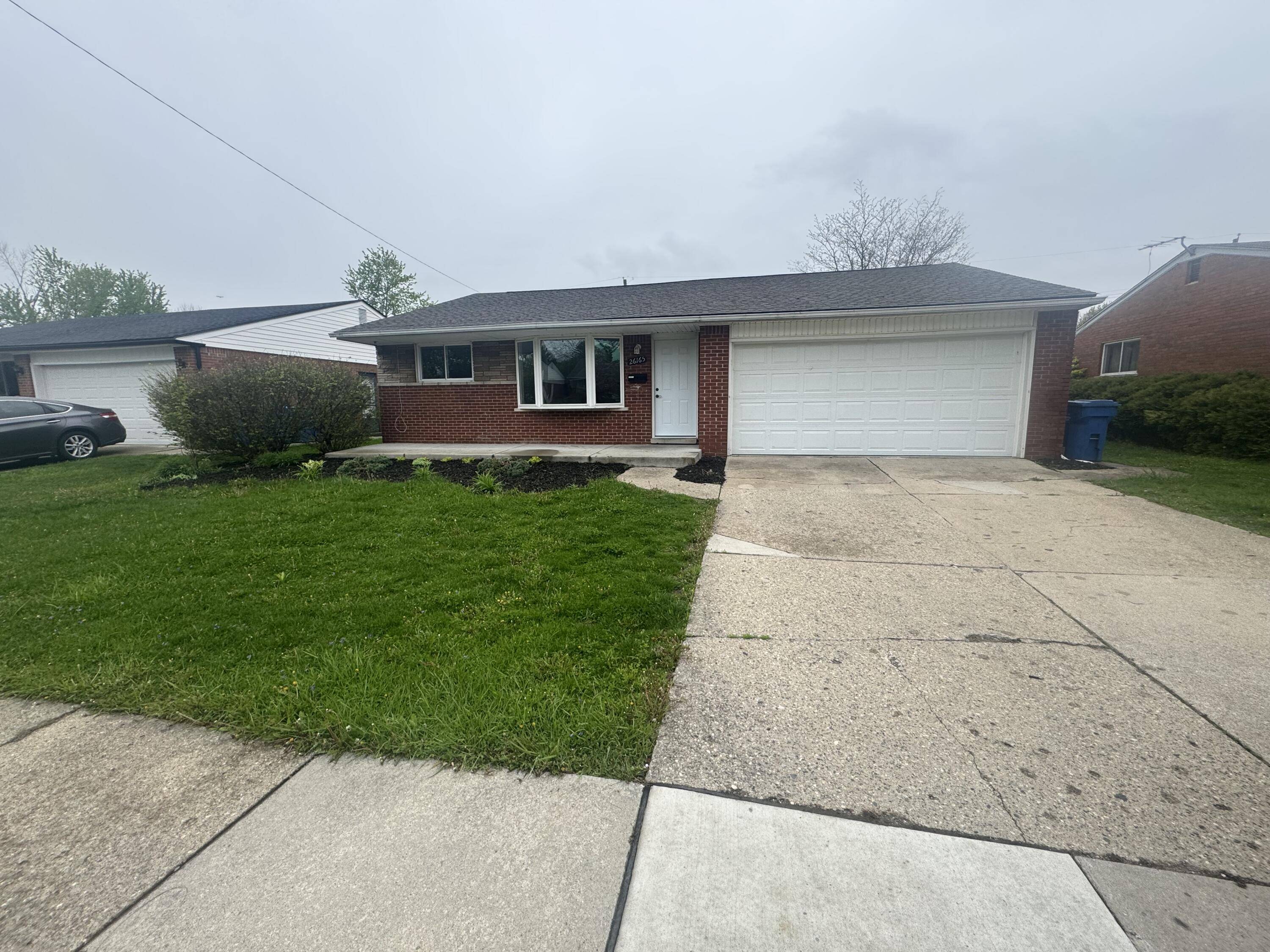 26165 Cunningham DR, Warren, MI 48091