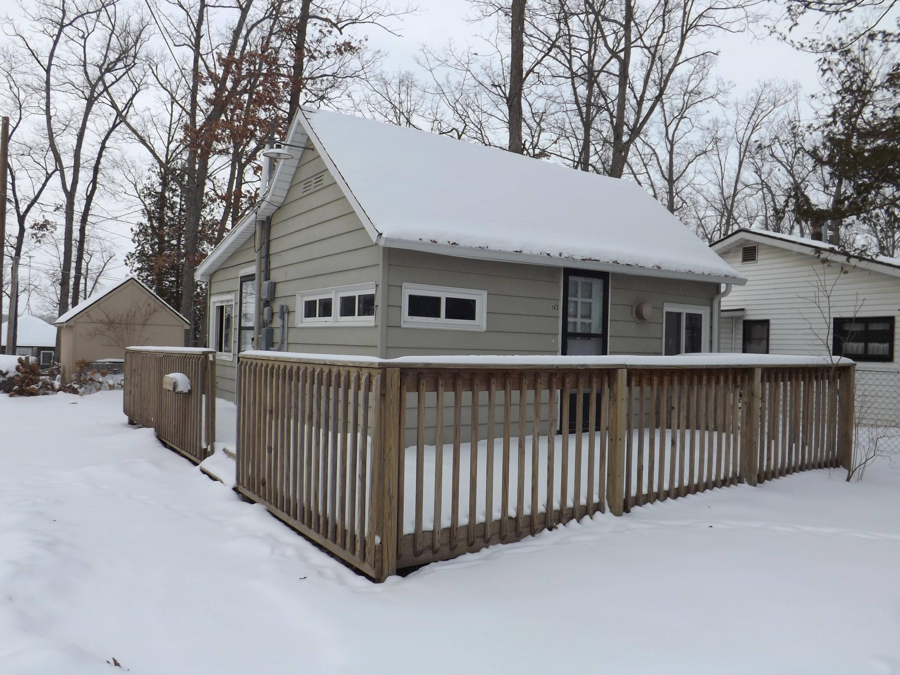 163 Lincoln ALY, Belvidere Twp, MI 48891