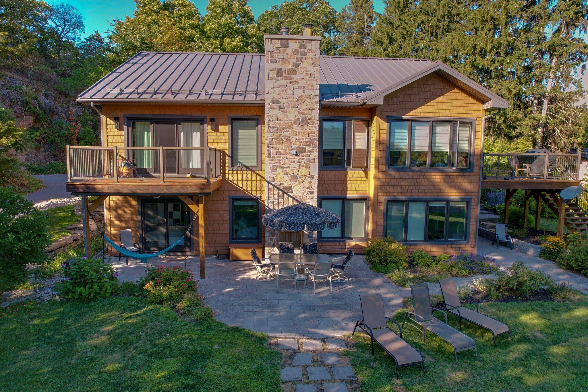 403 Thousand Islands Pkwy, Frontenac Islands, ON K0E 1L0