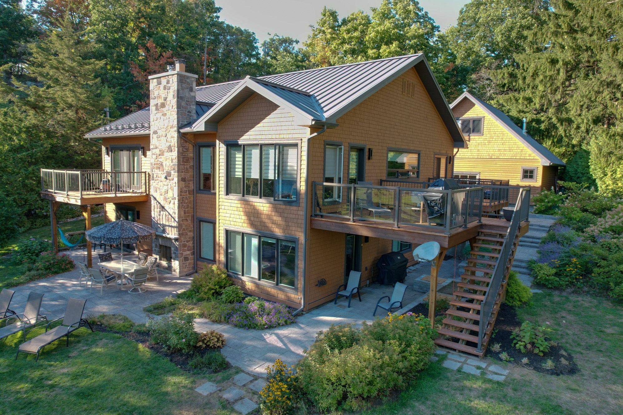 403 Thousand Islands Pkwy, Frontenac Islands, ON K0E 1L0
