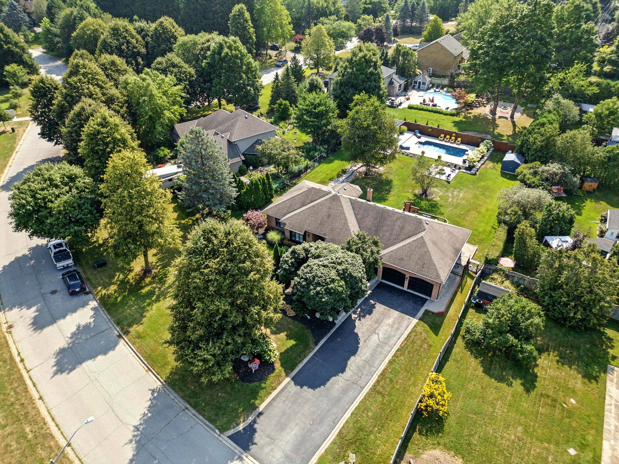 2 Blueheron LN, Hamilton, ON L0R 1H1