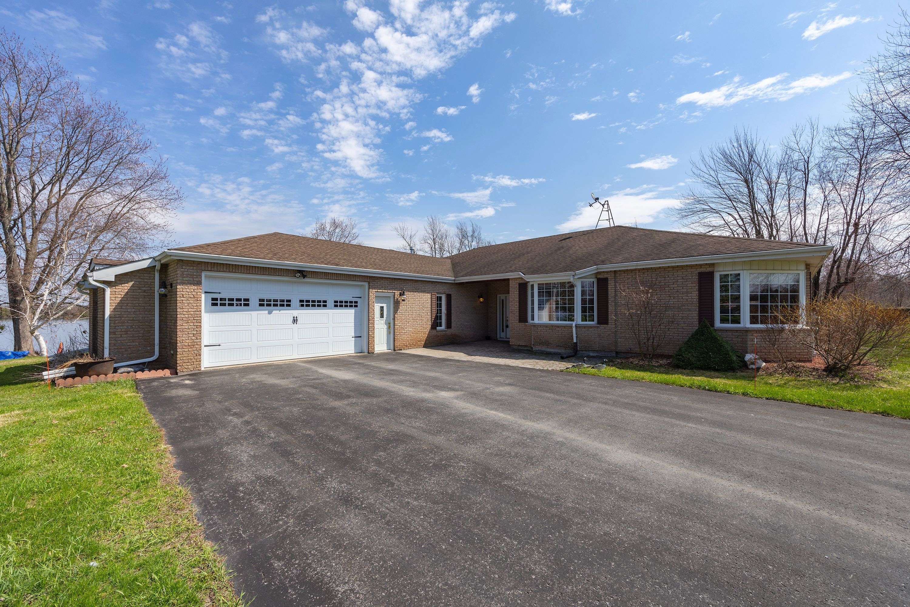 5054 Lower Round Lake RD, Frontenac, ON K0H 1H0