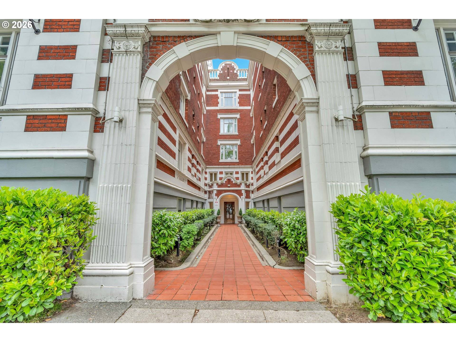 1811 NW COUCH ST #207, Portland, OR 97209