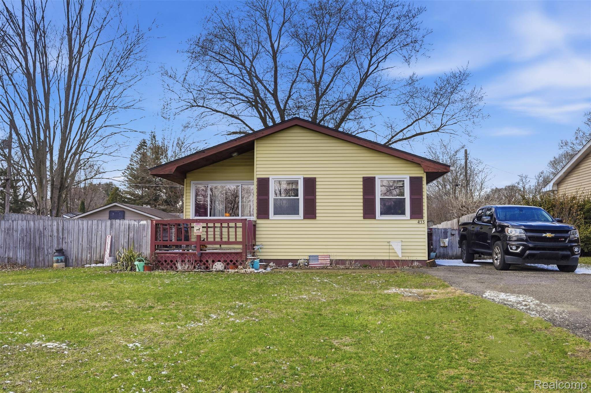 433 Haze, Pinckneyvillage_livingston, MI 48169