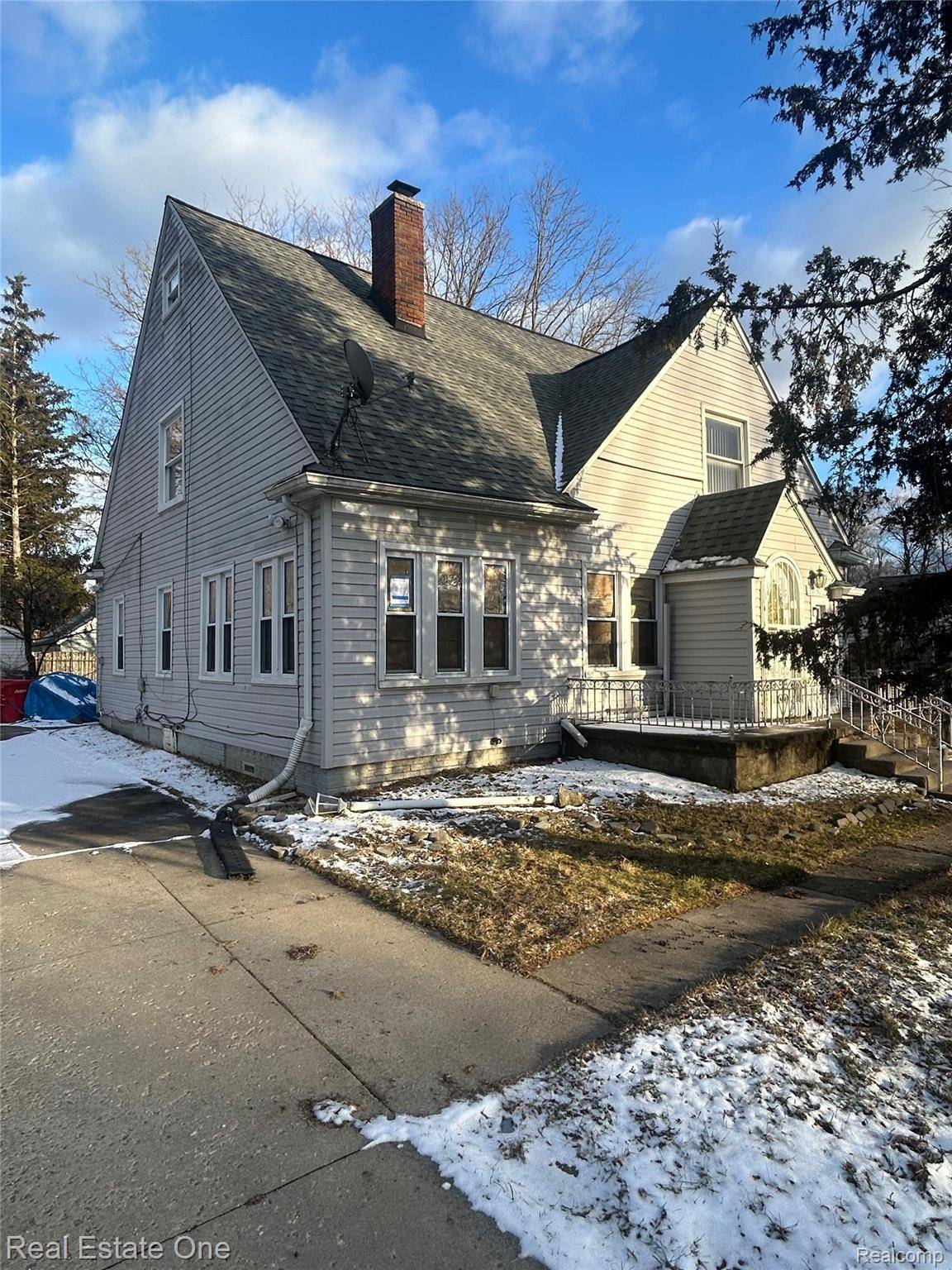 21130 Seminole ST, Southfield, MI 48033