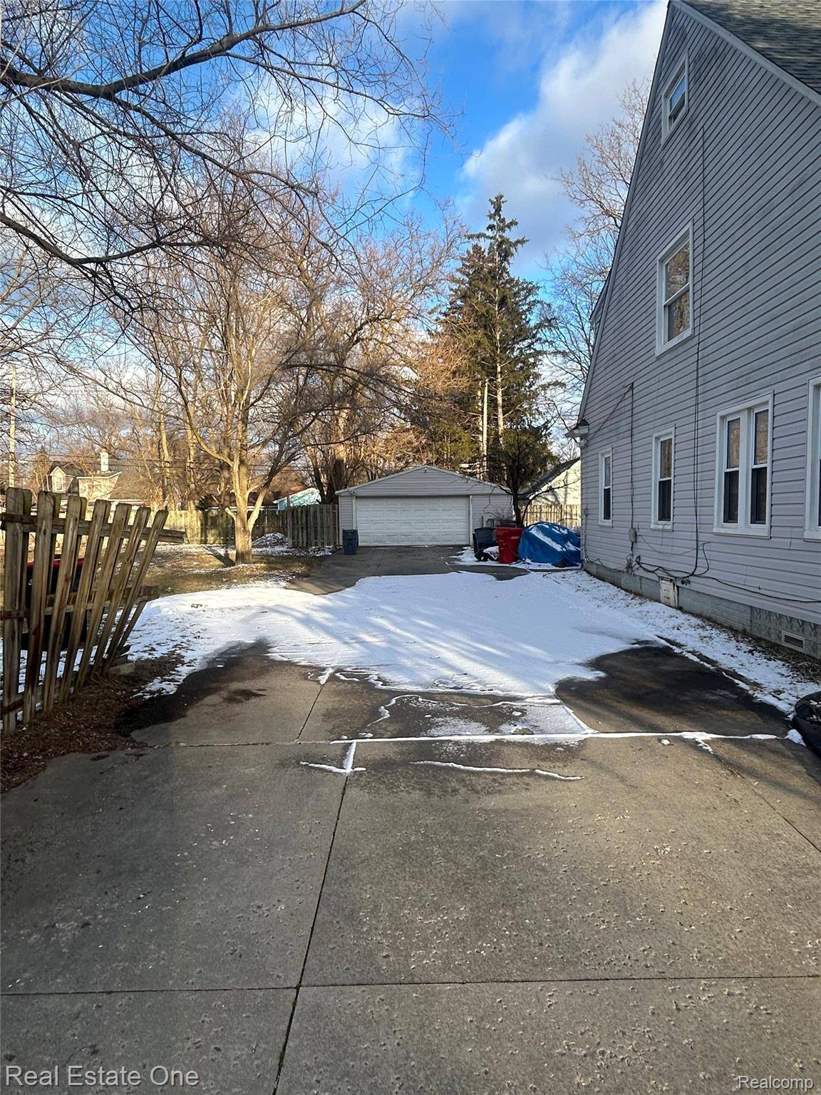 21130 Seminole ST, Southfield, MI 48033